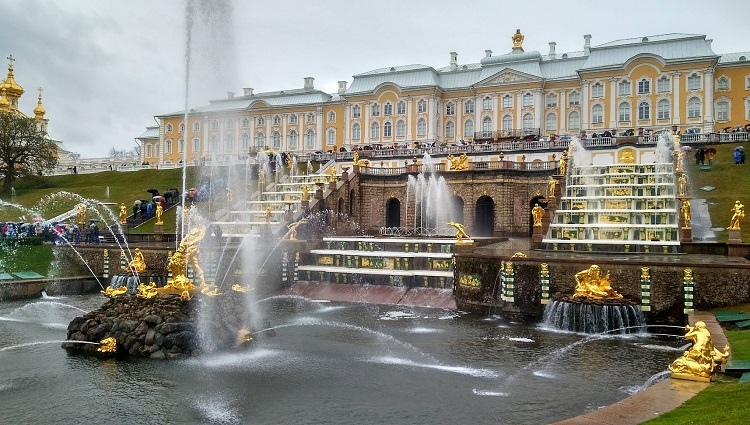 Санкт-Петербург. Открытие фонтанов
